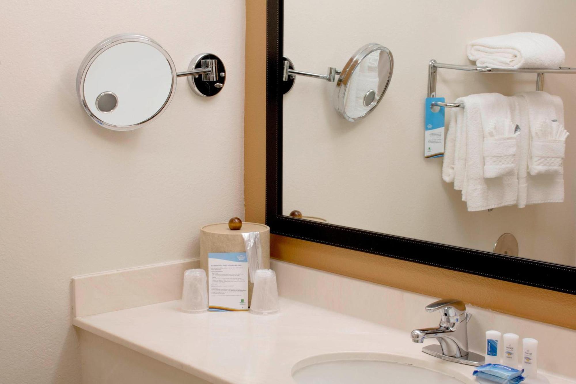 Fairfield Inn & Suites Oakland הייווארד מראה חיצוני תמונה