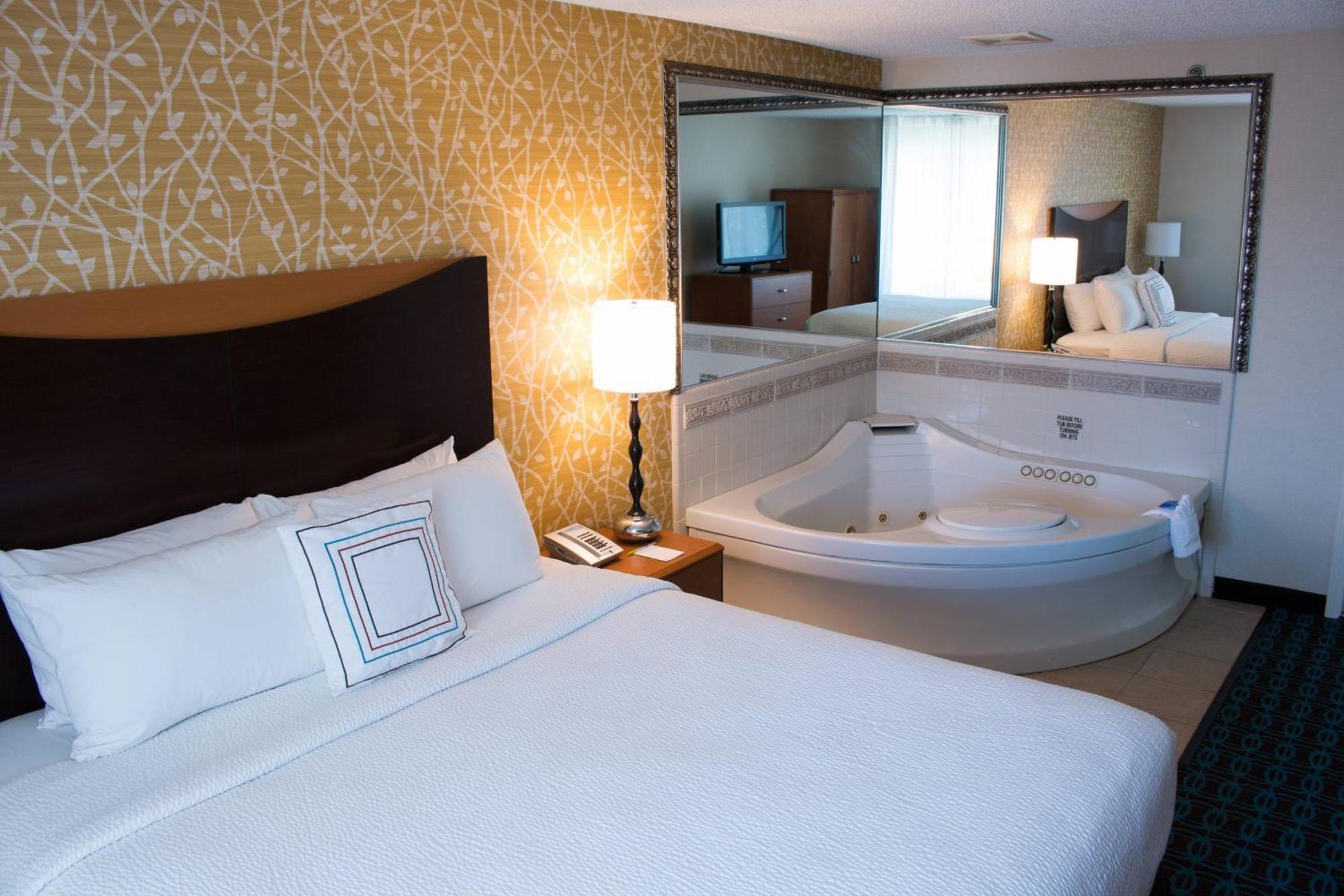 Fairfield Inn & Suites Oakland הייווארד מראה חיצוני תמונה