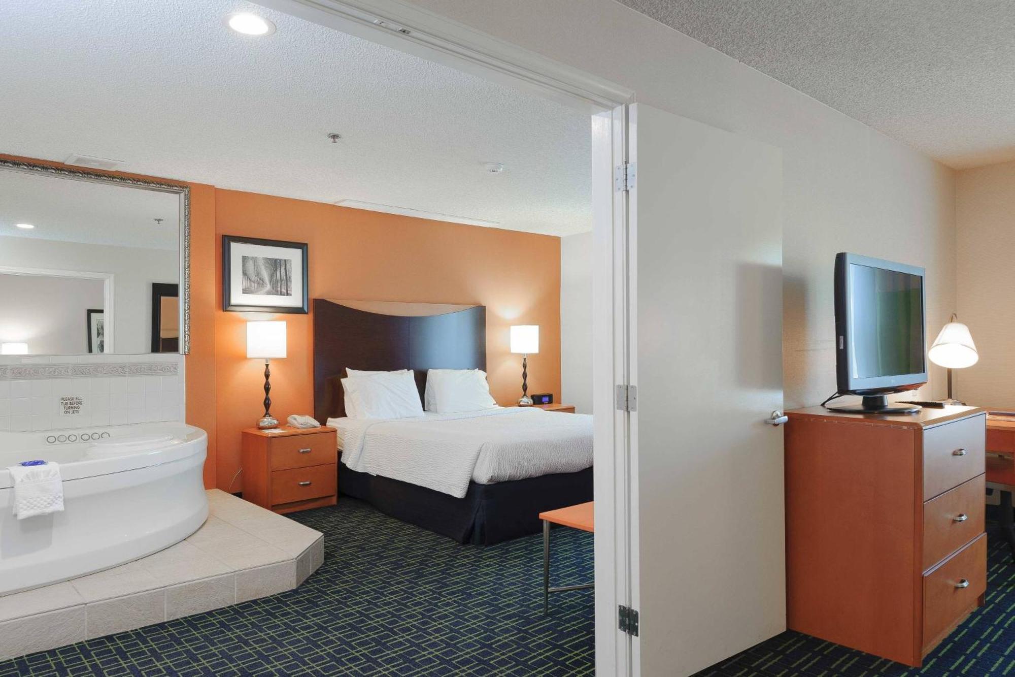 Fairfield Inn & Suites Oakland הייווארד מראה חיצוני תמונה