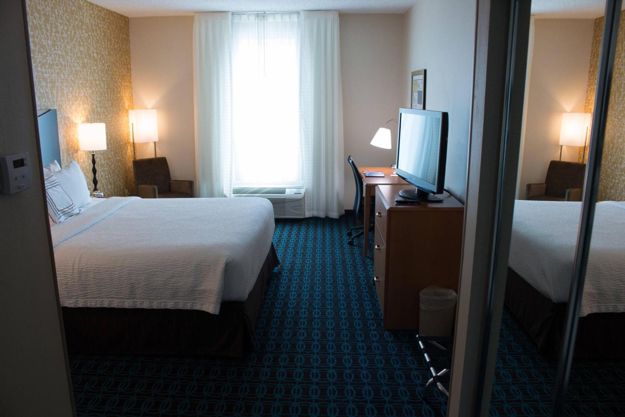 Fairfield Inn & Suites Oakland הייווארד מראה חיצוני תמונה