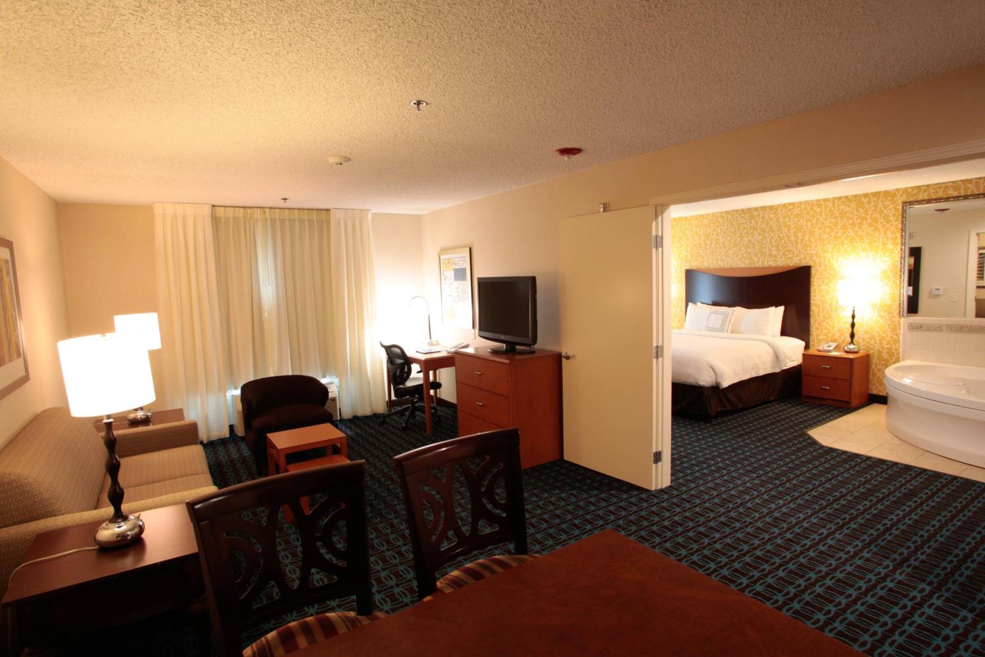 Fairfield Inn & Suites Oakland הייווארד מראה חיצוני תמונה