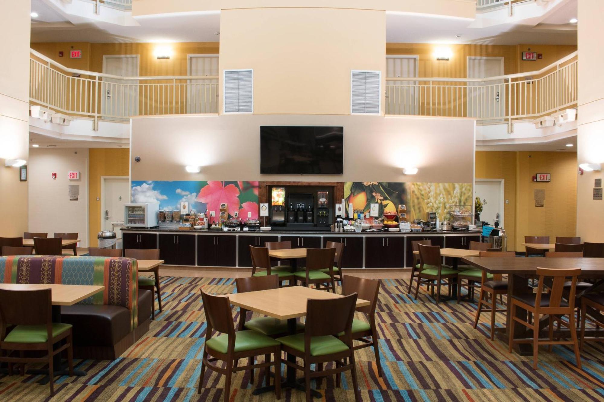 Fairfield Inn & Suites Oakland הייווארד מראה חיצוני תמונה